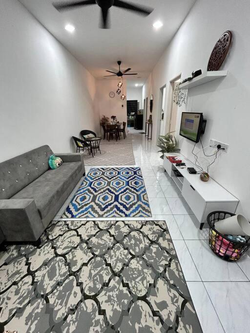 Zh Homestay Teluk Batik لومو المظهر الخارجي الصورة