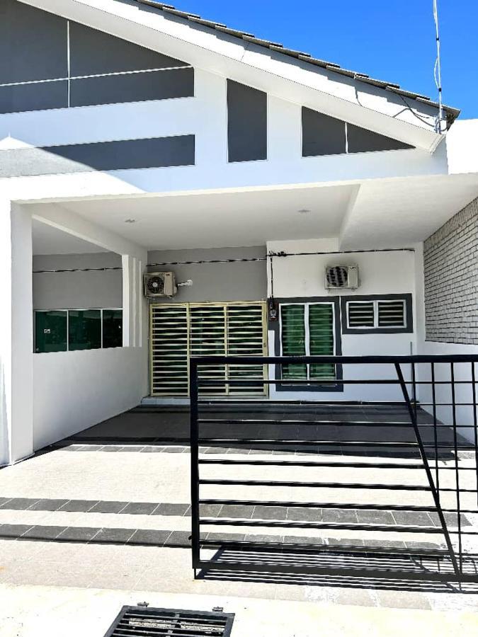 Zh Homestay Teluk Batik لومو المظهر الخارجي الصورة